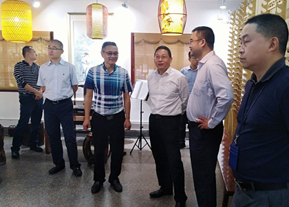 <b>成都市人民政府副市长刘旭光领导一行莅临成都市竹文化发展研究会竹文化交流</b>